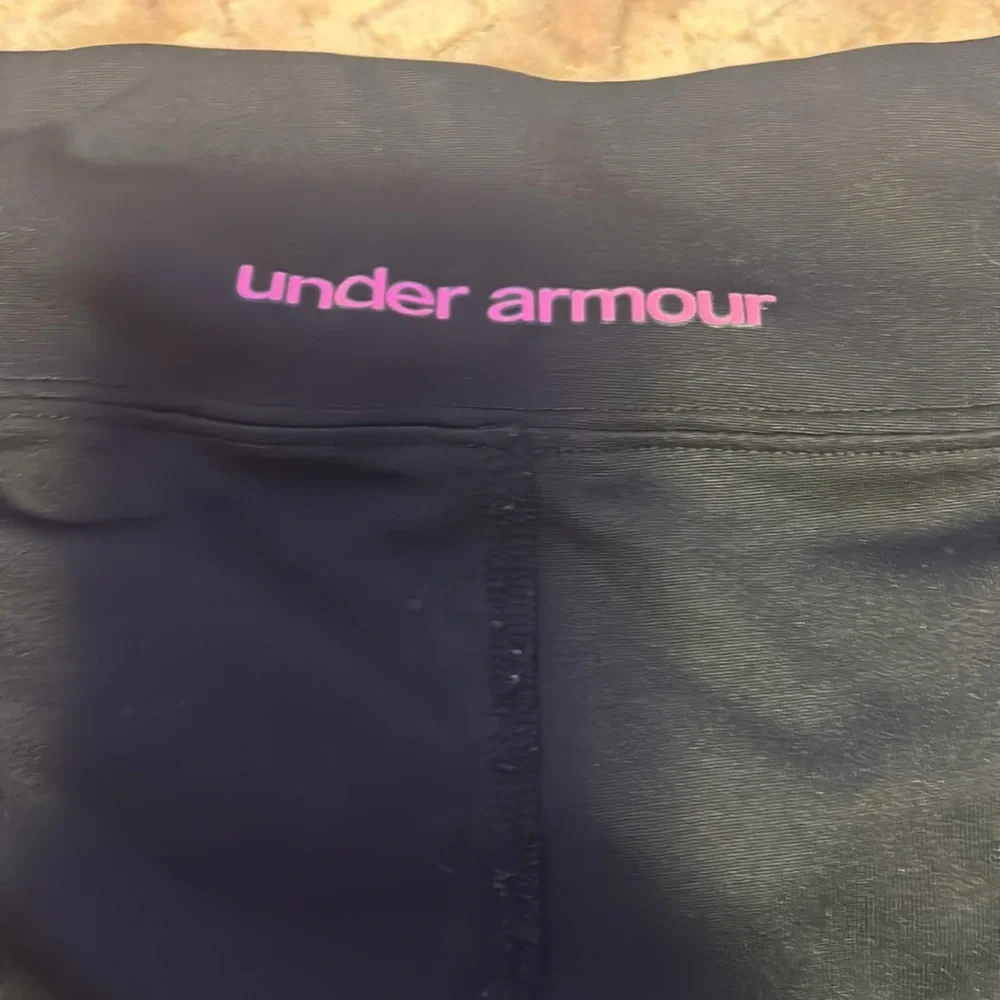 Under Armor fitted leggings,pink + black - Picture 5 of 6